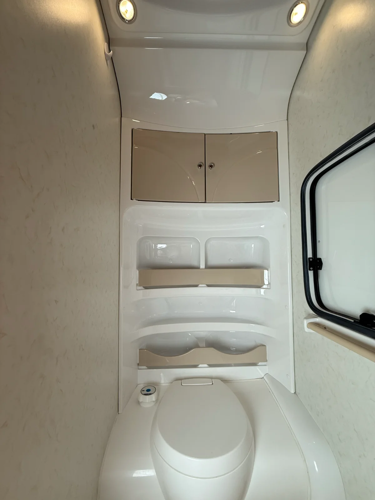Caravane Hobby 400 SFE De Luxe – Image 18