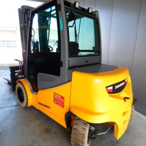Chariot élévateur électrique Jungheinrich à 4 roues d'occasion